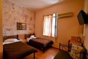 TV a/nebo společenská místnost v ubytování Electra Hotel Piraeus