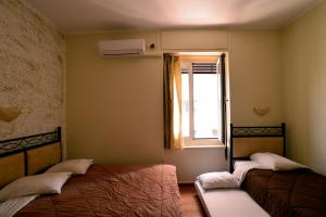 Postel nebo postele na pokoji v ubytování Electra Hotel Piraeus
