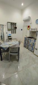 a room with a table and chairs in it at Maison de Marie in Trani