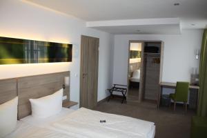 Voodi või voodid majutusasutuse Schwarzer Adler - Hotel Garni toas