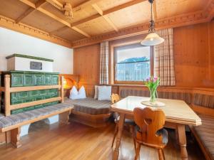 Posezení v ubytování Chalet in Zell am Ziller near Ski Lift