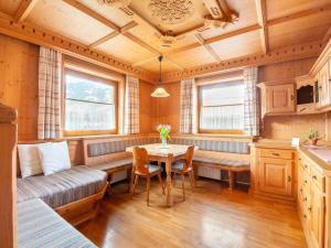 Kuchyň nebo kuchyňský kout v ubytování Chalet in Zell am Ziller near Ski Lift + 32 fotografií