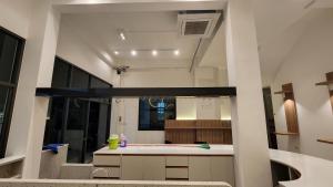 A kitchen or kitchenette at หลังมอ บิวตี้ อพาร์ตเมนต์