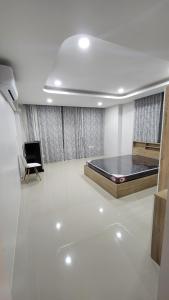A television and/or entertainment centre at หลังมอ บิวตี้ อพาร์ตเมนต์