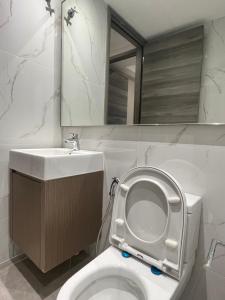 Residensi Agile Delima by Times 8 tesisinde bir banyo
