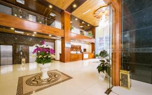 a lobby with a vase of flowers on the floor at Lam Giang Hotel in Vinh