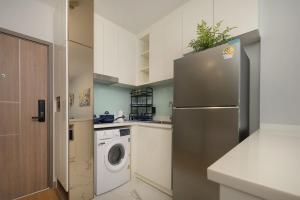 Kuchyň nebo kuchyňský kout v ubytování Entire Condo in Central City