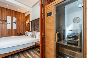 Letto o letti in una camera di Pillow Window & Listen to Rain Hostel Museum Branch Pingjiang Road, Suzhou