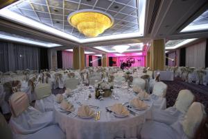 Restaurace v ubytování Ramada Plaza by Wyndham Gevgelija + 37 fotografií