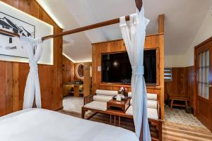 Letto o letti in una camera di Pillow Window & Listen to Rain Hostel Museum Branch Pingjiang Road, Suzhou