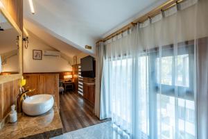 Letto o letti in una camera di Pillow Window & Listen to Rain Hostel Museum Branch Pingjiang Road, Suzhou