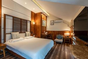 Letto o letti in una camera di Pillow Window & Listen to Rain Hostel Museum Branch Pingjiang Road, Suzhou