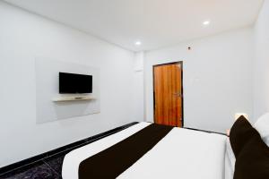 TV a/nebo společenská místnost v ubytování Super Hotel O VEDHANSHI HOTELS BHONGIRI.