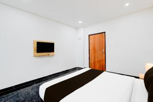 Postel nebo postele na pokoji v ubytování Super Hotel O VEDHANSHI HOTELS BHONGIRI.