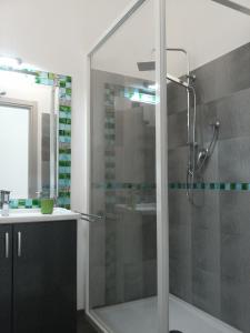 A bathroom at Brilliant Camere