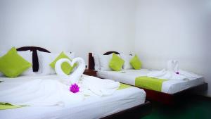Letto o letti in una camera di Sigiriya Royal Resort