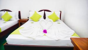 Letto o letti in una camera di Sigiriya Royal Resort