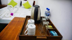 Příslušenství pro přípravu čaje a kávy v ubytování Sigiriya Royal Resort