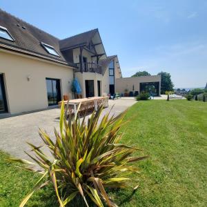 Vonkajšia záhrada v ubytovaní Magnifique villa avec piscine intérieure