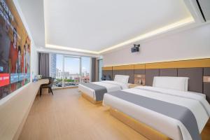 Postel nebo postele na pokoji v ubytování Shengmeiya Apartment Hotel-Line8 Pazhou STN entrance D-Walking distance to Canton Fair