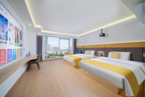 Postel nebo postele na pokoji v ubytování Shengmeiya Apartment Hotel-Line8 Pazhou STN entrance D-Walking distance to Canton Fair