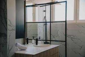 Ванная комната в Engadin Newly designed 1BDR +12 фотографий