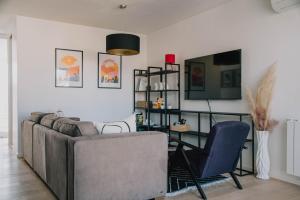 Телевизор и/или развлекательный центр в Engadin Newly designed 1BDR