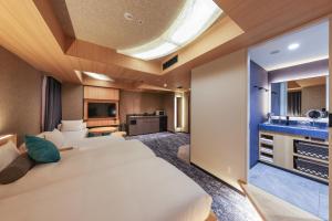 Postel nebo postele na pokoji v ubytování Hotel Keihan Tenmabashi Ekimae
