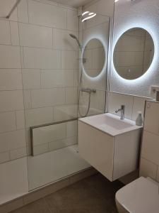 Ένα μπάνιο στο Ferienwohnung Bodensee +17 φωτογραφίες