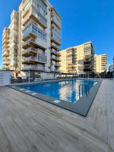 Piscina de la sau aproape de El Horizonte de Benicassim, Descubre esta lujosa propiedad a los pies del Mediterraneo