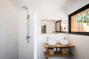 Salle de bains dans l'établissement Résidence 04092-lacanau Ocean - Villa pour 8 personnes avec jardin et jacuzzi à Lacanau Océan MAE-0751