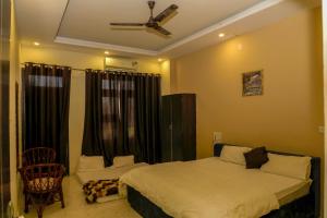 a bedroom with a bed and a ceiling fan at Green Palms Hotel and Resort in Kotah City