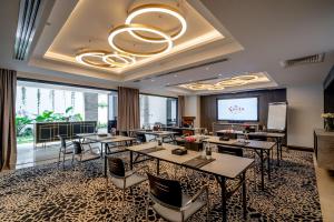 Posezení v ubytování Kwetu Nairobi, Curio Collection By Hilton + 37 fotografií