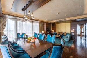 Posezení v ubytování Ramada by Wyndham Kathmandu Dhumbarahi + 37 fotografií