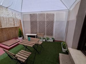 a picnic table and chairs under a white tent at Apartamento San Andrés in Teruel