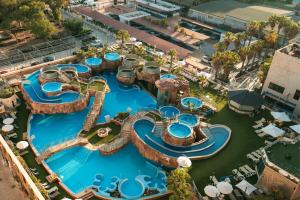 Bazén v ubytování Hotel Magic Fantasy nebo v jeho okolí