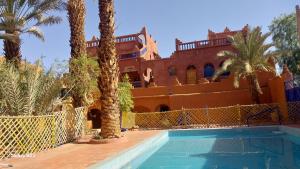 Bazén v ubytování Maroc Galacx nebo v jeho okolí