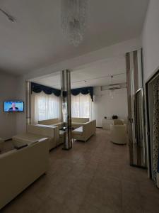 TV a/nebo společenská místnost v ubytování Hotel Bianca Orchidea