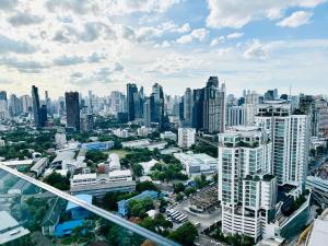 an aerial view of a city with tall buildings at Gateaway sukhumvit 42 home in Bangkok