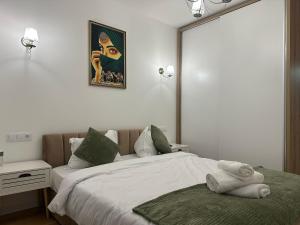 a bedroom with a bed with towels on it at Panoramic RESIDENCE in Baia Mare
