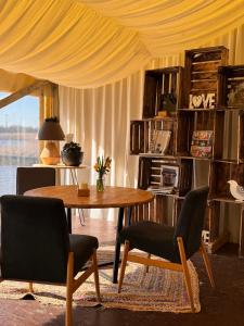 a dining room with a table and two chairs at Łazienki Chodzieskie in Chodzież