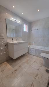 Łazienka w obiekcie Mijas Golf penthouse