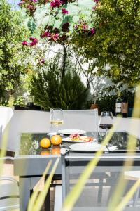 a table with two glasses of wine and oranges on it at Carvoeiro Beach Apartment in Carvoeiro
