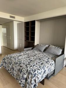 Ένα ή περισσότερα κρεβάτια σε δωμάτιο στο Eurosky Suite Apartment