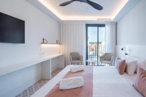 Postel nebo postele na pokoji v ubytování Neptuno Hotel & SPA 4 Sup