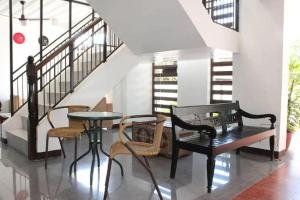 Posezení v ubytování St Nicolas Inn CDO City Center