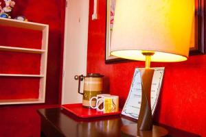 Příslušenství pro přípravu čaje a kávy v ubytování St Nicolas Inn CDO City Center