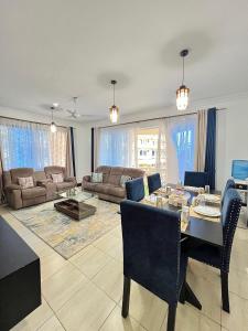Χώρος καθιστικού στο Royal Apartments Nyali 2Bedroom