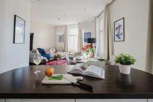 Uma televisão e/ou sistema de entretenimento em Prague Days - Stylish Apartment - Netflix - Hip District