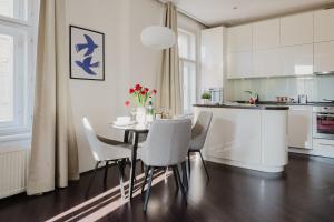 A cozinha ou kitchenette de Prague Days - Stylish Apartment - Netflix - Hip District